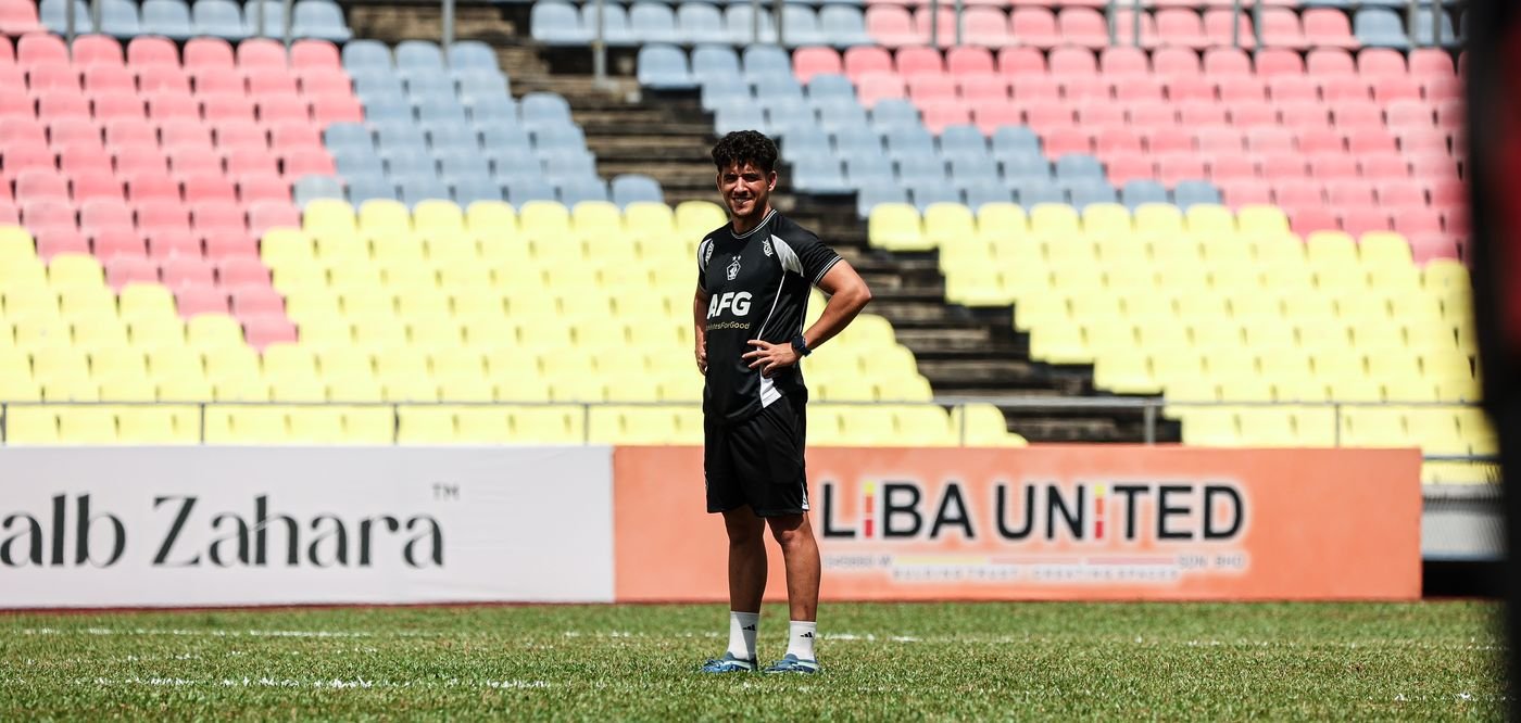 Franky Purtí on the pitch, running a session
