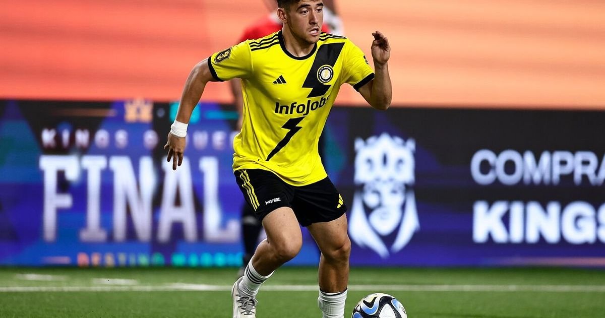 Franky Purtí competing in the Kings League wearing number 30