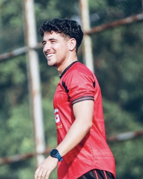 Franky Purtí durante una sesión de trabajo en el campo
